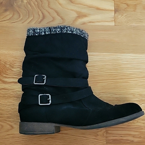 Black Boots - Picture 2 of 6